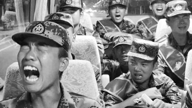 Fact check: No, the Chinese PLA soldiers crying in the video aren't afraid but singing